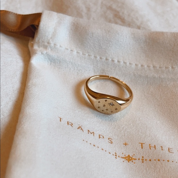 Etoile Signet Ring - Picture 4 of 4